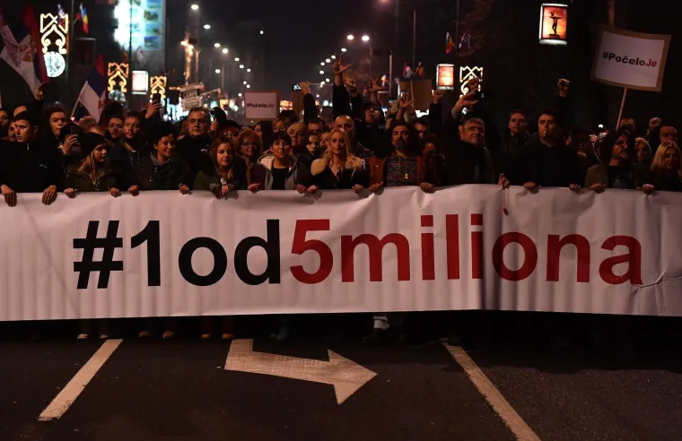 'Počelo je': Vi&scaron;e od trideset tisuća Beograđana na prosvjedu protiv nasilja