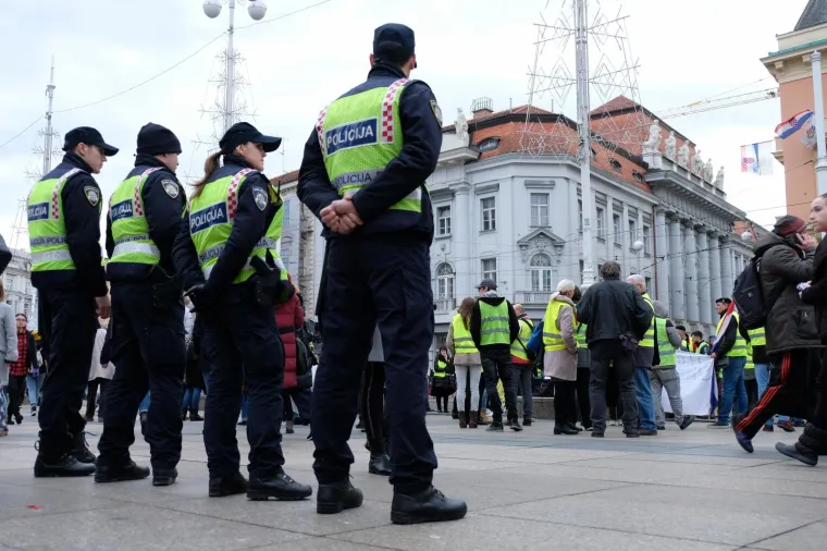 "Žuti prsluci" prosvjedovali protiv korupcije u hrvatskom pravosuđu