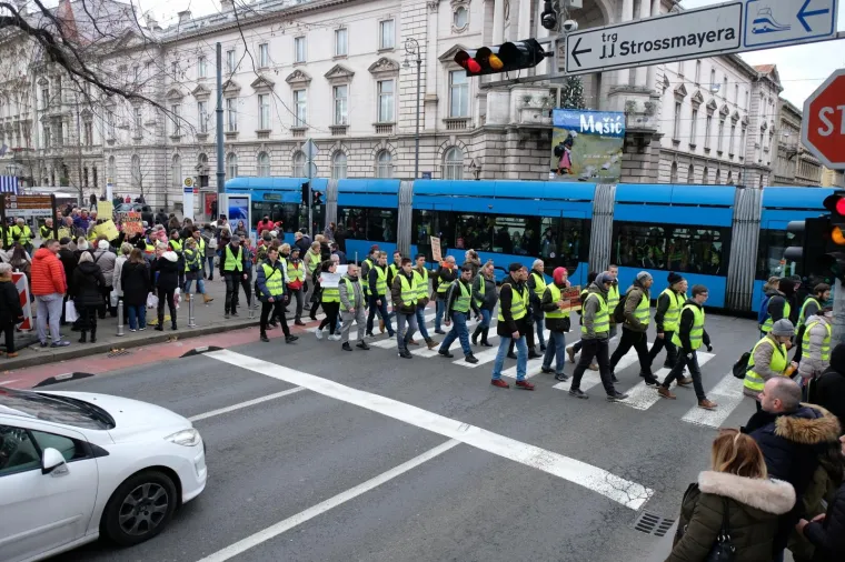 "Žuti prsluci" prosvjedovali protiv korupcije u hrvatskom pravosuđu