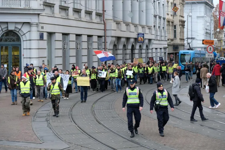 "Žuti prsluci" prosvjedovali protiv korupcije u hrvatskom pravosuđu