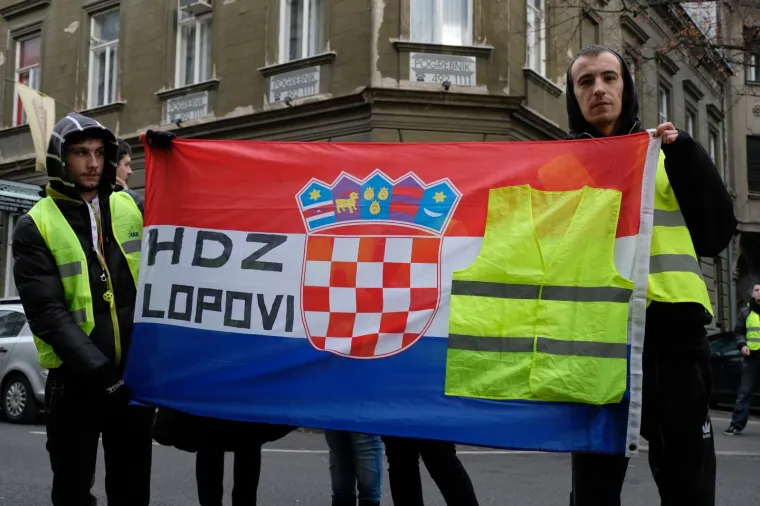 "Žuti prsluci" prosvjedovali protiv korupcije u hrvatskom pravosuđu