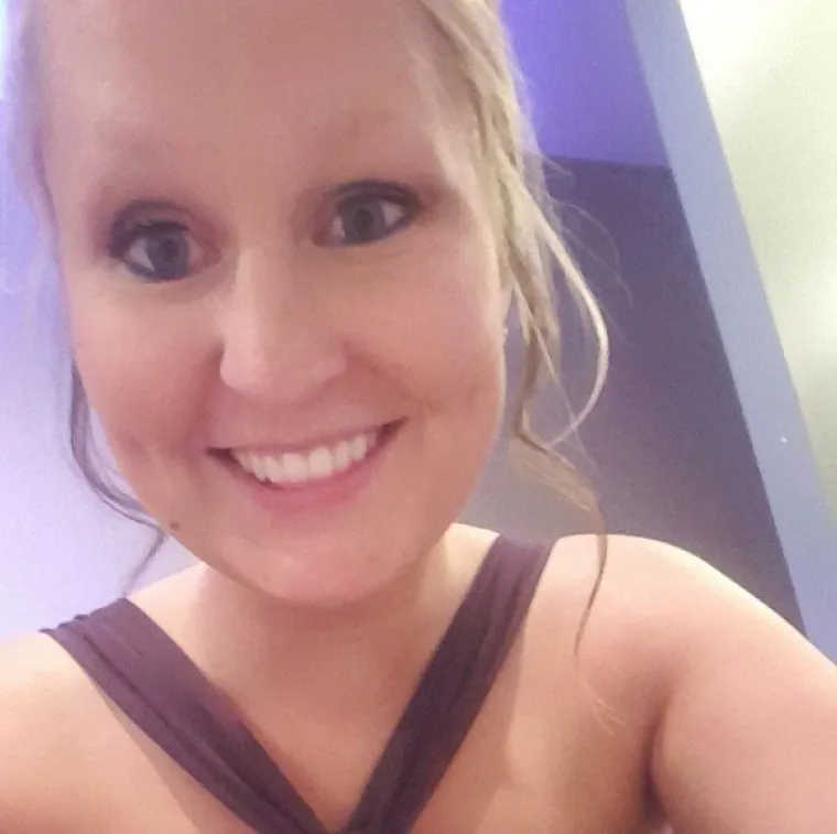 JASNO JE KAKO, ALI POBOGU, ZA&Scaron;TO?! S ovakvim obrvama ne bi trebali ni izlaziti van, a kamoli pred objektive