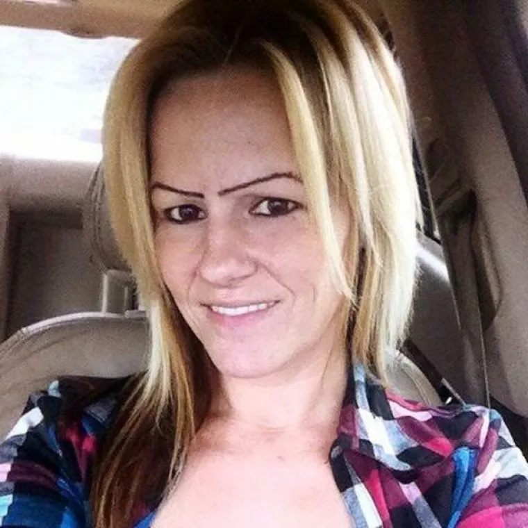 JASNO JE KAKO, ALI POBOGU, ZA&Scaron;TO?! S ovakvim obrvama ne bi trebali ni izlaziti van, a kamoli pred objektive