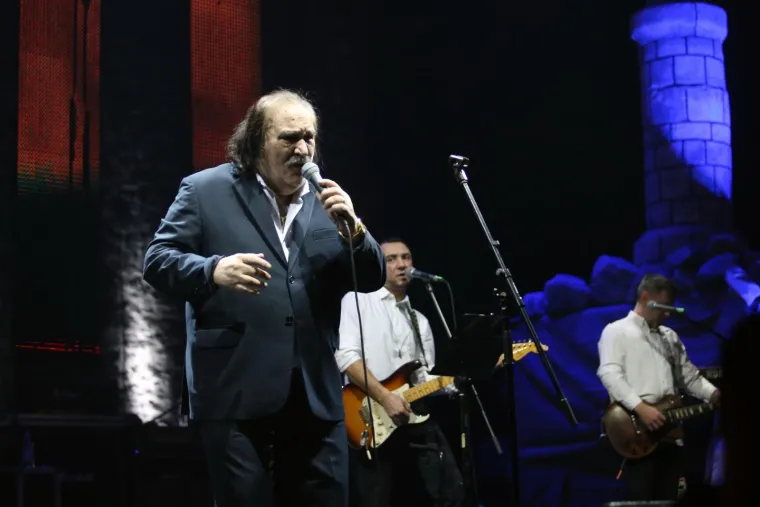 MIŠO KOVAČ RASPAMETIO 12.000 OBOŽAVATELJA: U prepunoj Spaladium Areni održao koncert za pamćenje