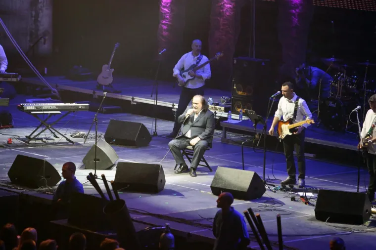 MIŠO KOVAČ RASPAMETIO 12.000 OBOŽAVATELJA: U prepunoj Spaladium Areni održao koncert za pamćenje