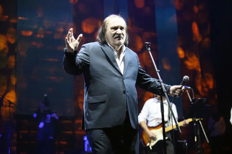 Mišo Kovač sinoć je pred više od 12.000 obožavatelja održao koncert u "Samo nas nebo rastavit može" u "Spaladium Areni" u Splitu.