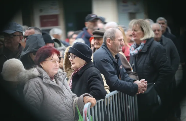 SPLIĆANI RAZGRABILI BAKALAR: U svega nekoliko minuta nestalo 5000 porcija