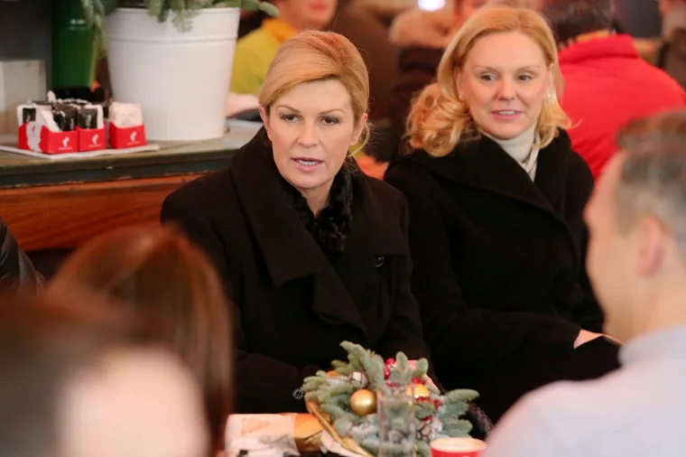 I LJEVICA I DESNICA NA BADNJAK NA KAVI: U sredi&scaron;tu grada okupili se premijer i predsjednica, ali i biv&scaron;i &scaron;ef države