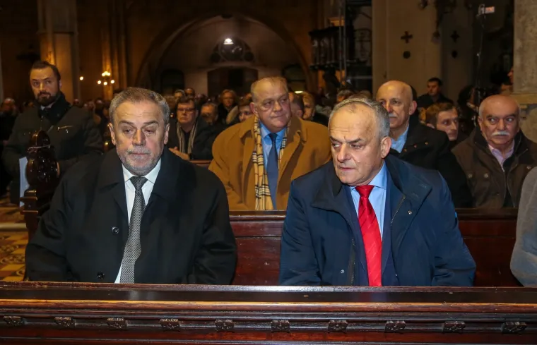 Bozanić predvodio misu polnoćku, stigao i Bandić