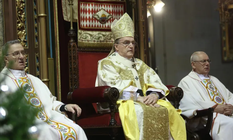 Bozanić predvodio misu polnoćku, stigao i Bandić