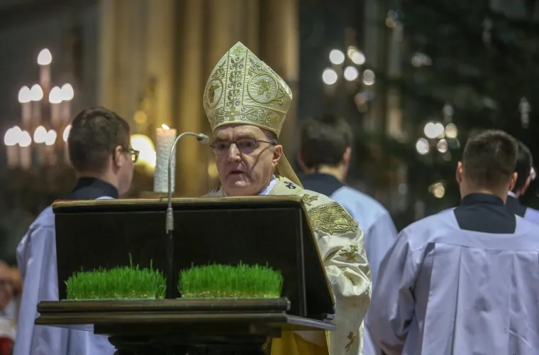 Bozanić predvodio misu polnoćku, stigao i Bandić