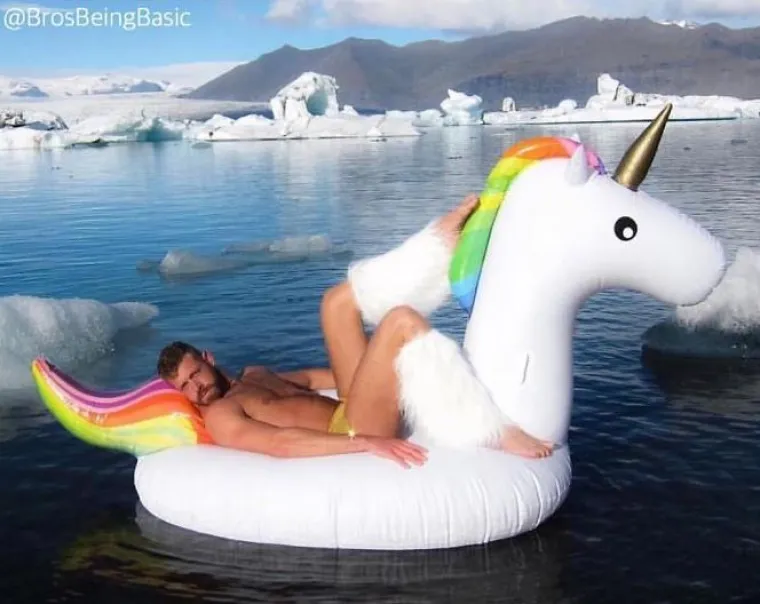 EVO &Scaron;TO BI SE DOGODILO KADA BI SE MU&Scaron;KARCI PONA&Scaron;ALI POPUT DJEVOJAKA: Njihov Instagram nasmijat će vas do suza