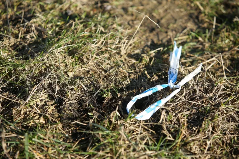 KRVAVI PRIZORI U POLJU: Ovo je mjesto na kojem je 17-godi&scaron;njak nožem masakrirao svog vr&scaron;njaka