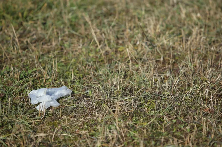 KRVAVI PRIZORI U POLJU: Ovo je mjesto na kojem je 17-godi&scaron;njak nožem masakrirao svog vr&scaron;njaka