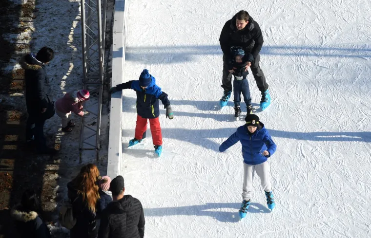 Veselje za najmlađe: Zagrebački kvartovi dobili mala klizali&scaron;ta