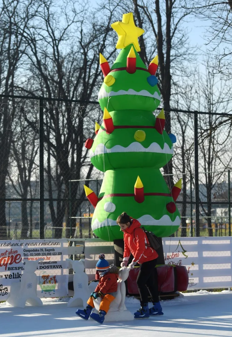 Veselje za najmlađe: Zagrebački kvartovi dobili mala klizali&scaron;ta