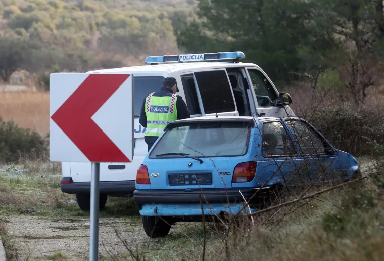 Sletio autom s ceste