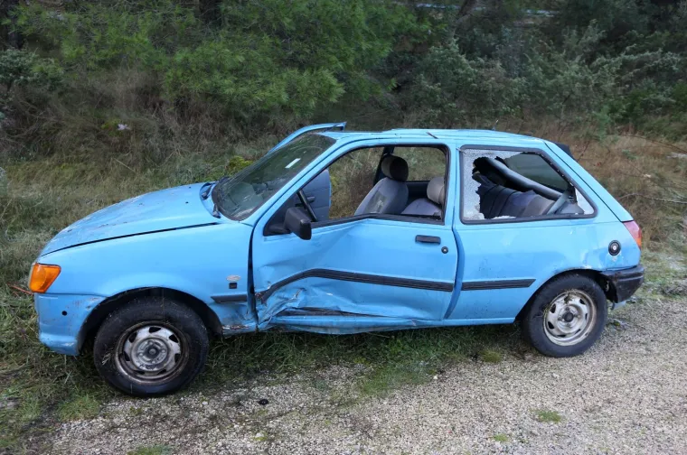 Sletio autom s ceste