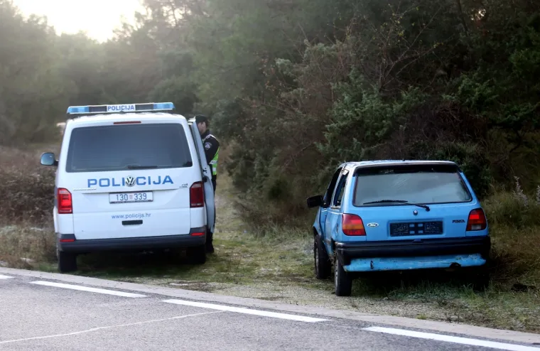 Sletio autom s ceste