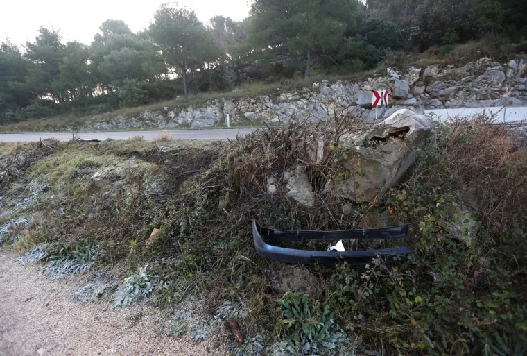 Sletio autom s ceste