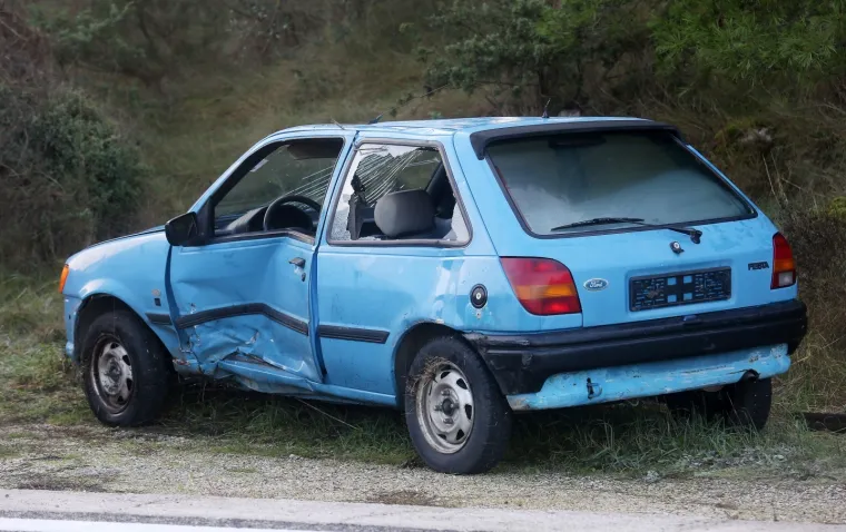 Sletio autom s ceste