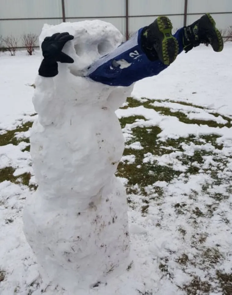 Dok mi kukamo da je hladno iako uporno nosimo stopalice, evo kako se sa zimom bore istočnije od nas