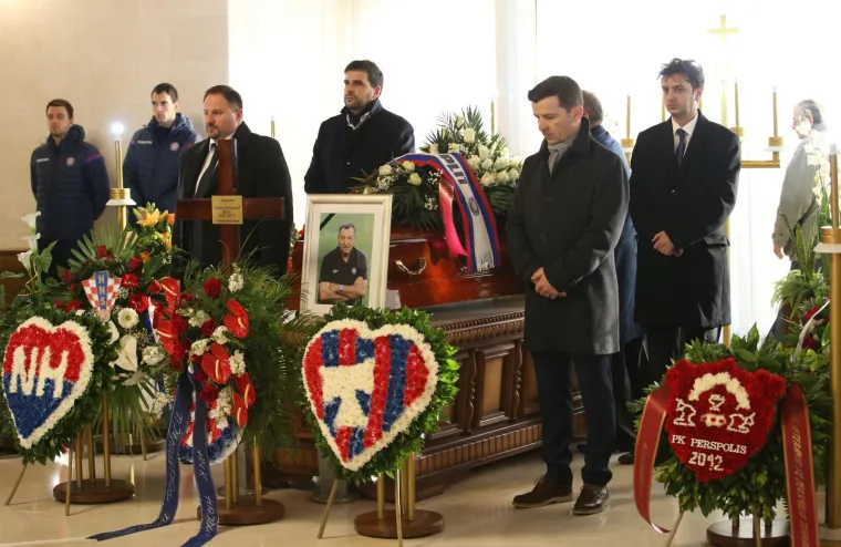 Bio je i izbornik hrvatske nogometne reprezentacije 1992. godine. Vodio je reprezentaciju četiri puta, na tri utakmice u Australiji, te protiv Meksika u Zagrebu pritom je ostvario pobjedu, remi i dva poraza nakon čega je smijenjen.