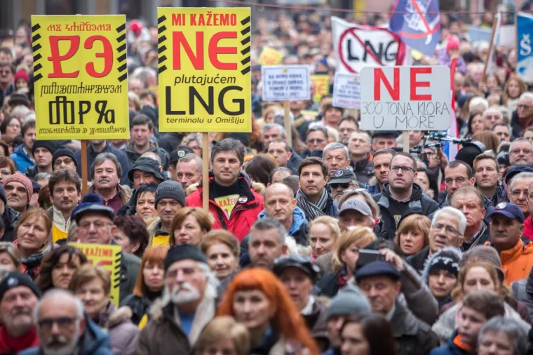 Ožujak 2018.: Oko dvije tisuće ljudi okupilo se u Rijeci na prosvjedu protiv plutajućeg LNG terminala na Krku