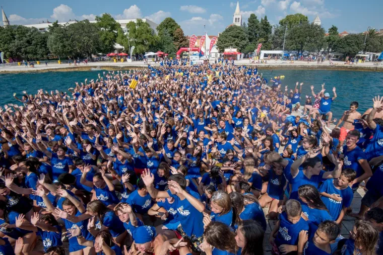 Kolovoz 2018.: Tri tisuće humanitaraca sudjelovalo na millennium jumpu u Zadru