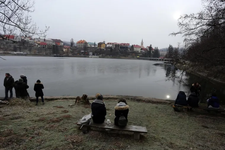Fužine: Nekoliko tisuća okupljenih dočekalo Novu godinu u podne