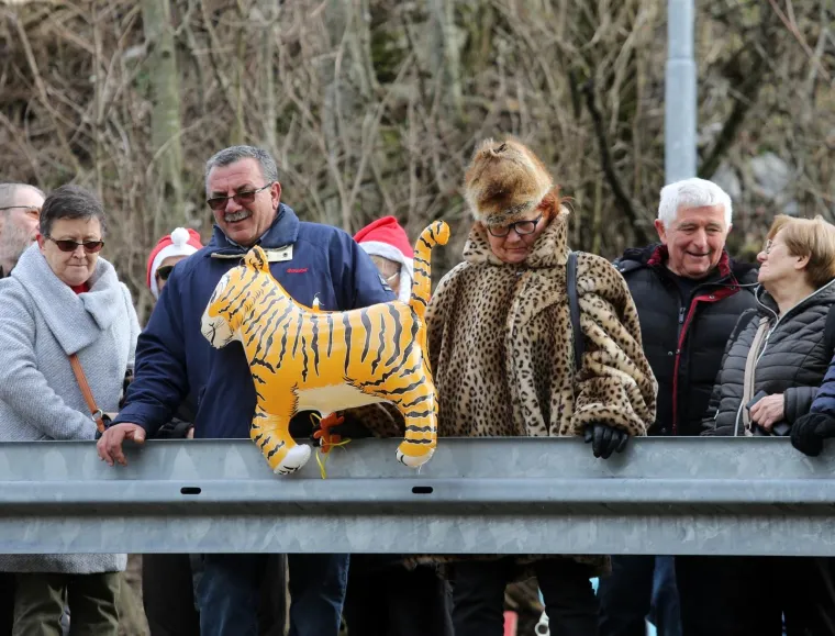 Fužine: Nekoliko tisuća okupljenih dočekalo Novu godinu u podne