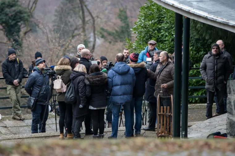 Mi&scaron;ić i Petek &scaron;ampanjcem proslavili "otvaranje" žičare koju je lani najavio gradonačelnik Bandić