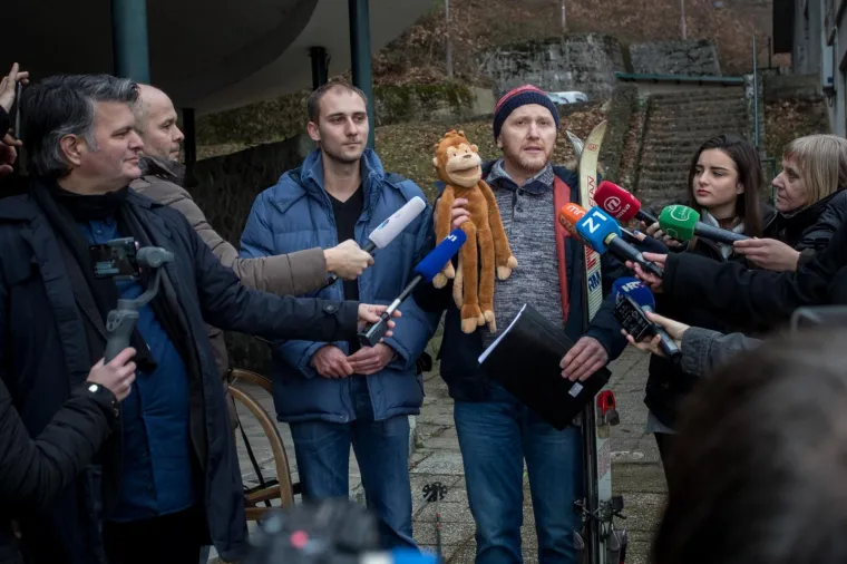 Mi&scaron;ić i Petek &scaron;ampanjcem proslavili "otvaranje" žičare koju je lani najavio gradonačelnik Bandić