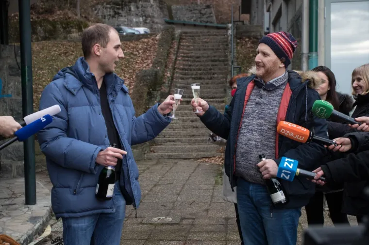 Mi&scaron;ić i Petek &scaron;ampanjcem proslavili "otvaranje" žičare koju je lani najavio gradonačelnik Bandić