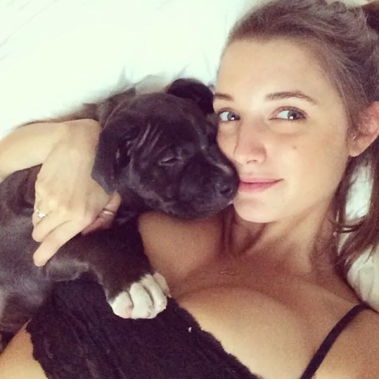 BESRAMNO SKUPLJAJU LAJKOVE: Pu&scaron;tene s lanca, čak su uposlile i goli&scaron;ave prijateljice