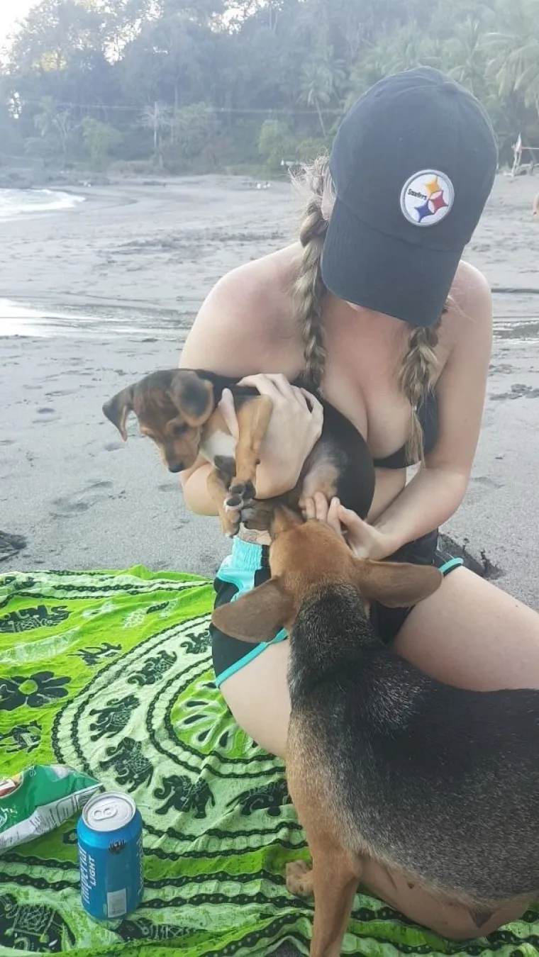 BESRAMNO SKUPLJAJU LAJKOVE: Pu&scaron;tene s lanca, čak su uposlile i goli&scaron;ave prijateljice