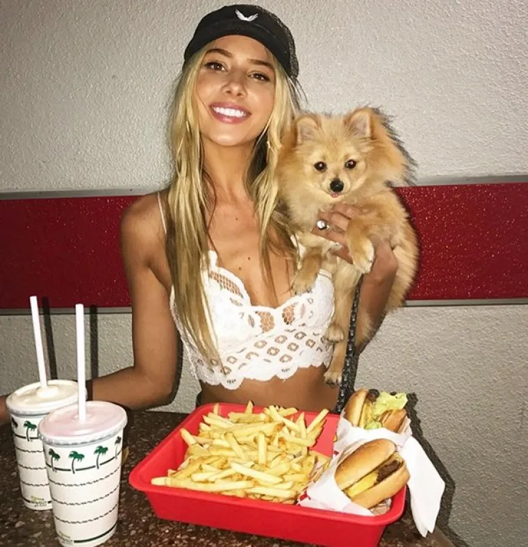 BESRAMNO SKUPLJAJU LAJKOVE: Pu&scaron;tene s lanca, čak su uposlile i goli&scaron;ave prijateljice