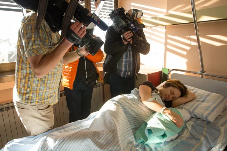 Prva ovogodi&scaron;nja beba u osječkom rodili&scaron;tu je mala Katarina koja je na svijet do&scaron;la u 4.10 sati.  Roditelji Matea i Petar Videković s ponosom ističu da je te&scaron;ka 4600 grama i duga 54 centimetara