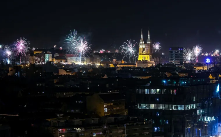 Pogledajte spektakularne vatromete uz koje je Hrvatska dočekala 2019. godinu