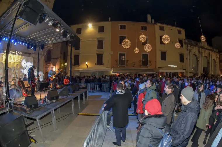 Pogledajte spektakularne vatromete uz koje je Hrvatska dočekala 2019. godinu