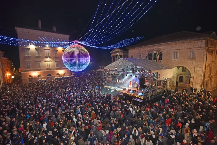 Pogledajte spektakularne vatromete uz koje je Hrvatska dočekala 2019. godinu