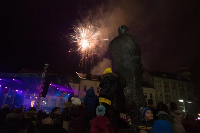 Pogledajte spektakularne vatromete uz koje je Hrvatska dočekala 2019. godinu