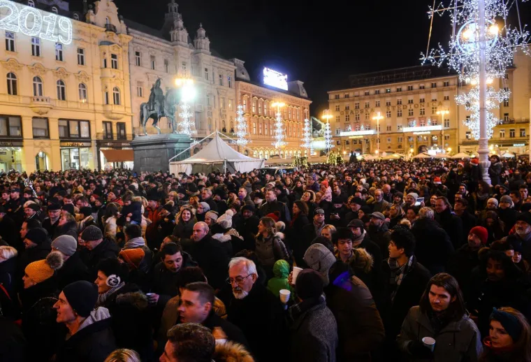 1.1.2019., Zagreb  - Docek  Nove godine na Trgu bana Jelacica   Photo: Josip Regovic/PIXSELL