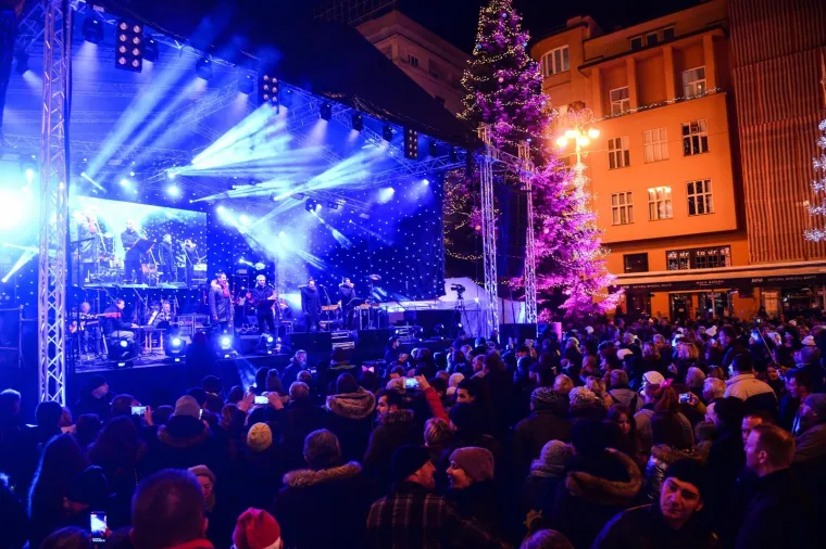 1.1.2019., Zagreb  - Docek  Nove godine na Trgu bana Jelacica. Cetiri tenora   Photo: Josip Regovic/PIXSELL