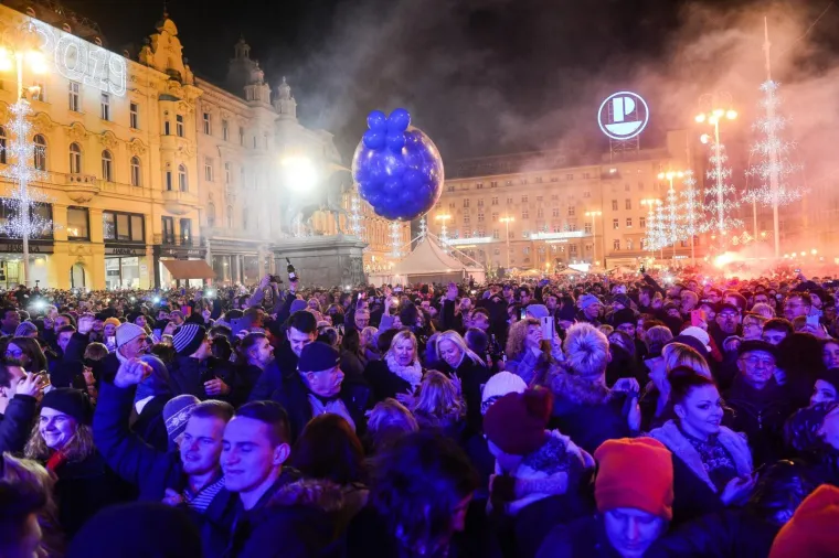 1.1.2019., Zagreb  - Docek  Nove godine na Trgu bana Jelacica   Photo: Josip Regovic/PIXSELL