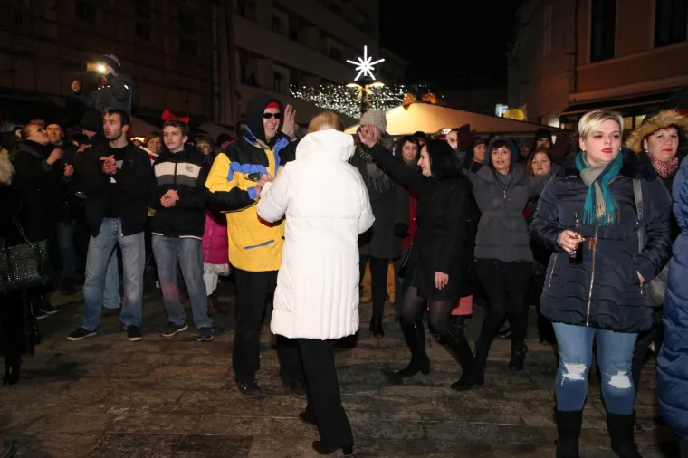 01.01.2019.Sisak - Docek Nove godine na korzu uz prigodni glazbeni program i vatromet. Photo; Edina Zuko/PIXSELL