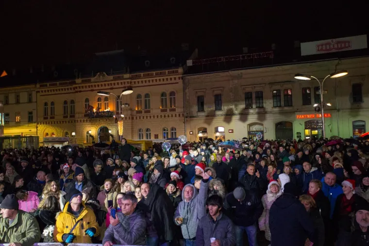 01.01.2019., Osijek - Igor Delac i grupa Aura band te Tamburaski sastav Lege uveli su Osjecane u Novu 2019.godinu.
Photo: Dubravka Petric/PIXSELL