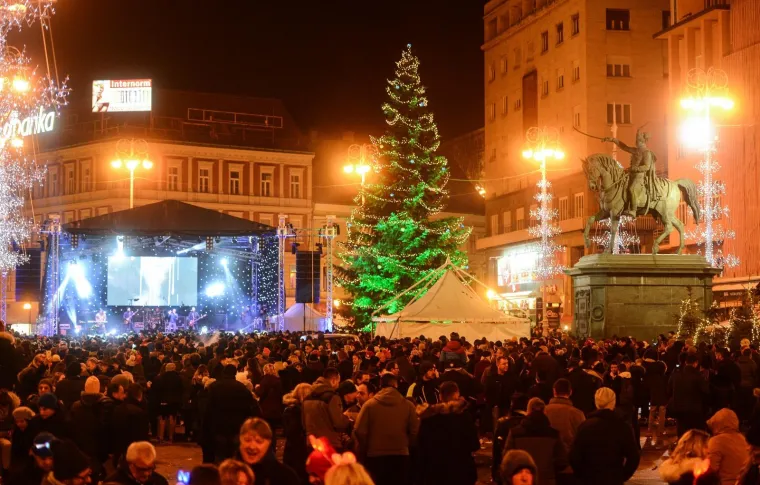 1.1.2019., Zagreb  - Docek  Nove godine na Trgu bana Jelacica   Photo: Josip Regovic/PIXSELL