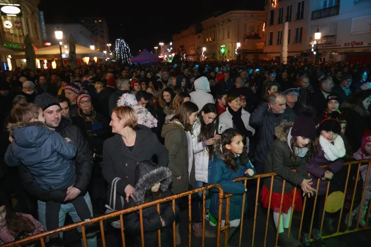 01.01.2019. Slavonski Brod, Docek Nove godine na Korzu uz vatromet i glazbeni program.
Photo: Ivica Galovic/ PIXSELL