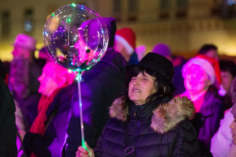 01.01.2019., Osijek - Igor Delac i grupa Aura band te Tamburaski sastav Lege uveli su Osjecane u Novu 2019.godinu.
Photo: Dubravka Petric/PIXSELL